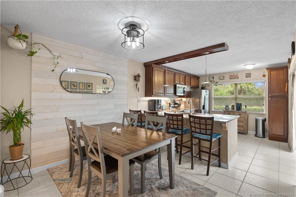 2853 SW Lakemont Place