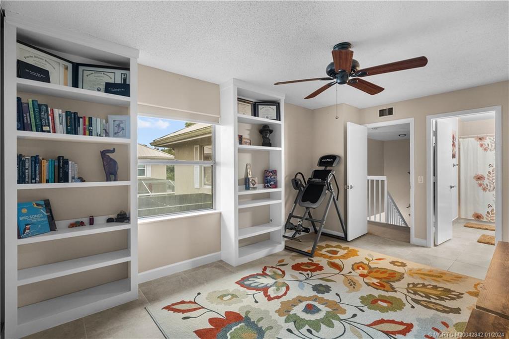 2853 SW Lakemont Place