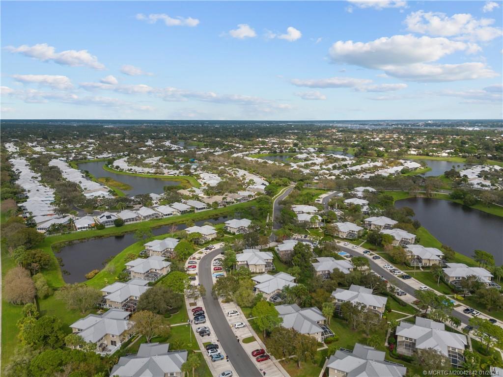 2853 SW Lakemont Place