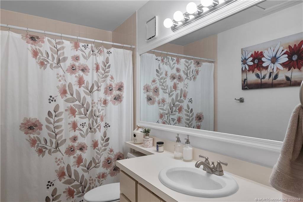 2853 SW Lakemont Place