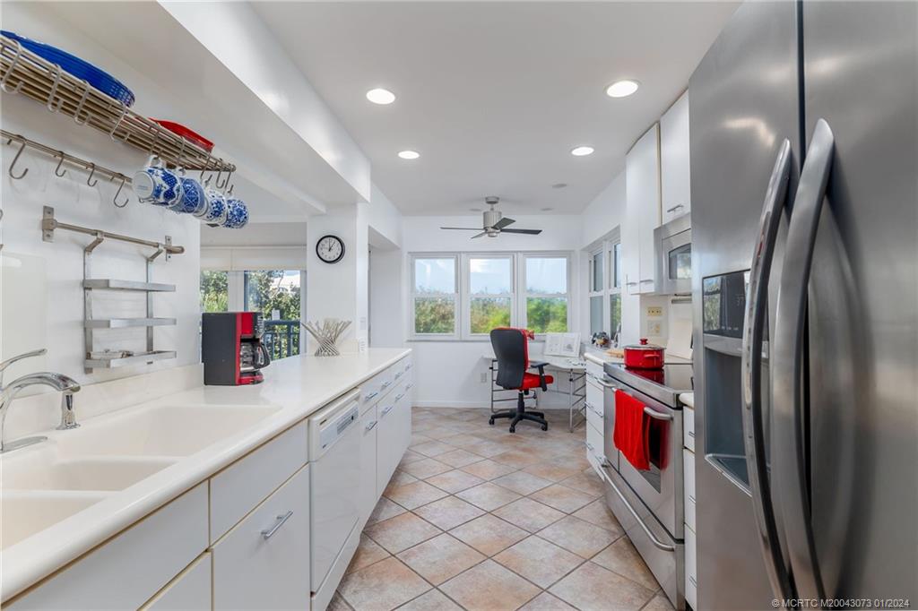 1555 NE Ocean Blvd 203N