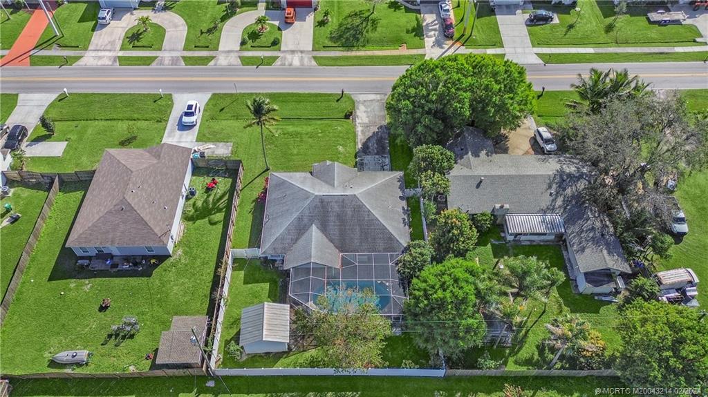 741 SE Thornhill Drive
