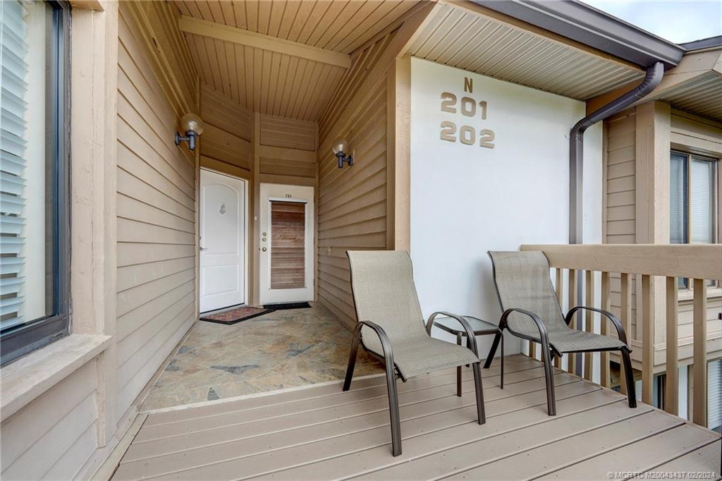 233 NE Edgewater Drive 201