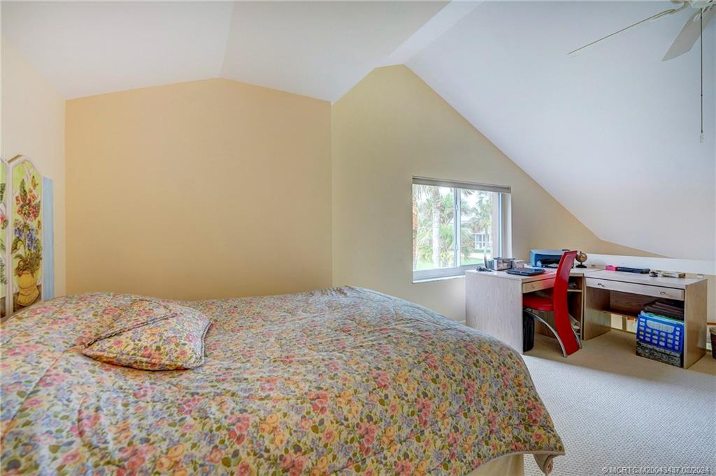 233 NE Edgewater Drive 201