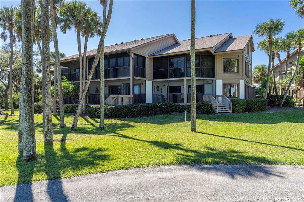 233 NE Edgewater Drive 201