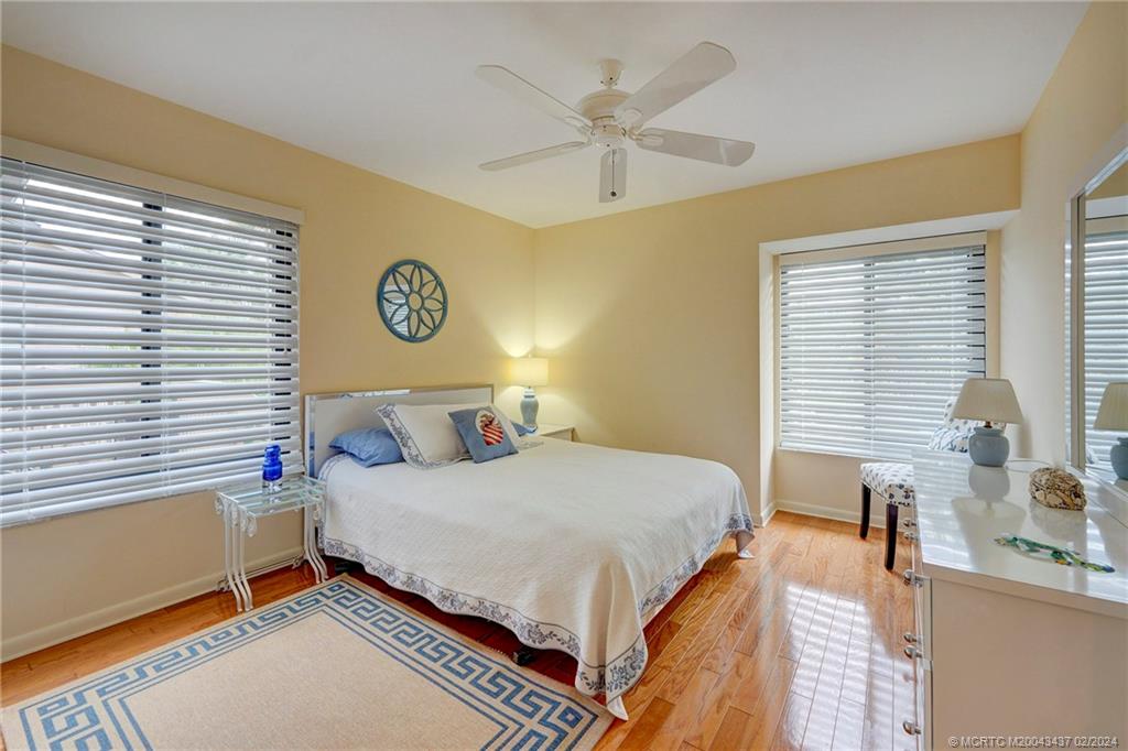 233 NE Edgewater Drive 201