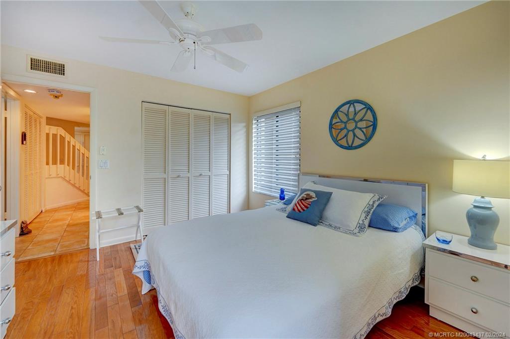 233 NE Edgewater Drive 201