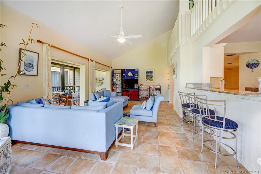 233 NE Edgewater Drive 201