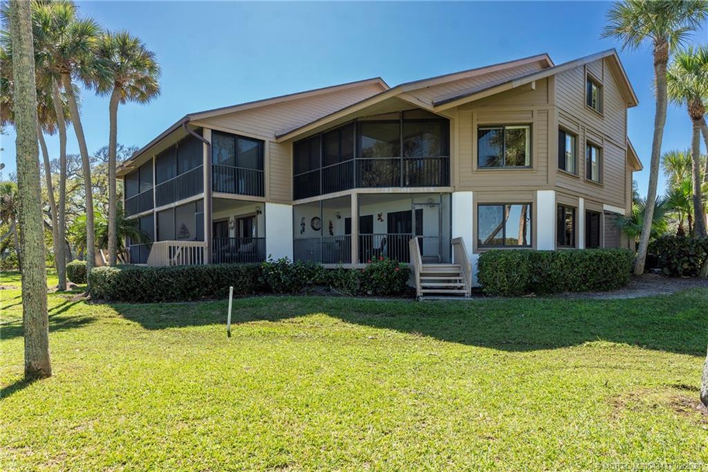 233 NE Edgewater Drive 201