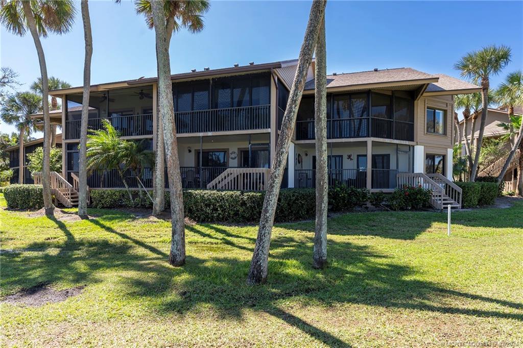 233 NE Edgewater Drive 201