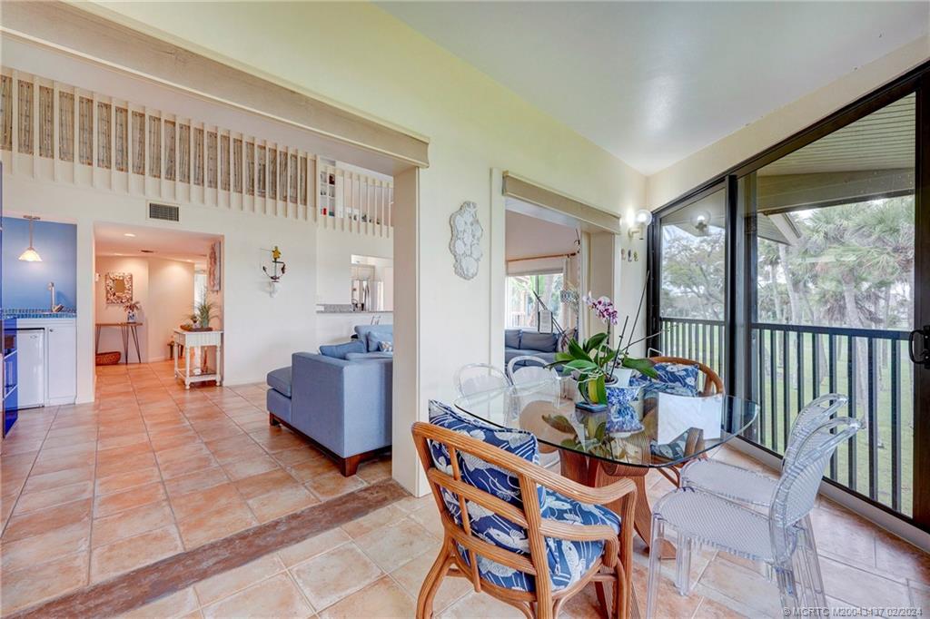 233 NE Edgewater Drive 201