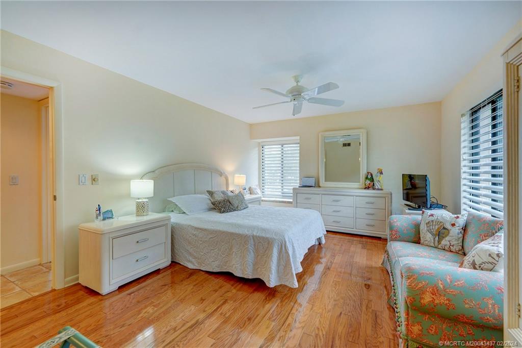 233 NE Edgewater Drive 201