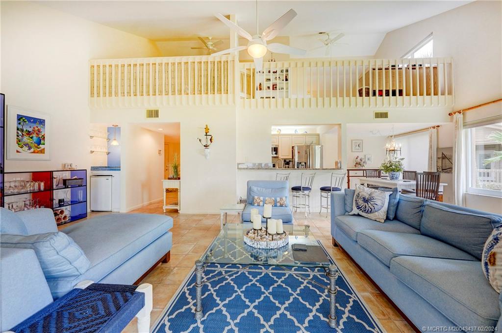 233 NE Edgewater Drive 201