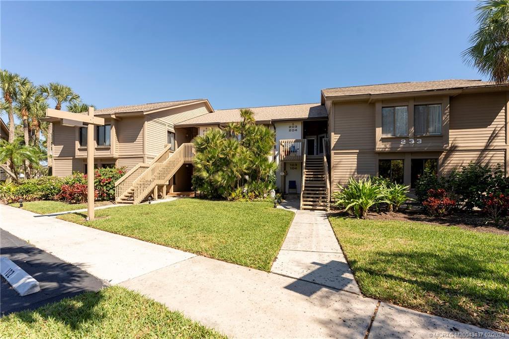 233 NE Edgewater Drive 201