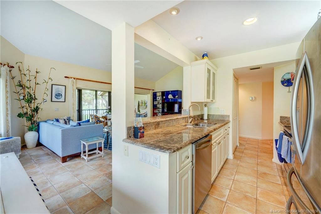 233 NE Edgewater Drive 201