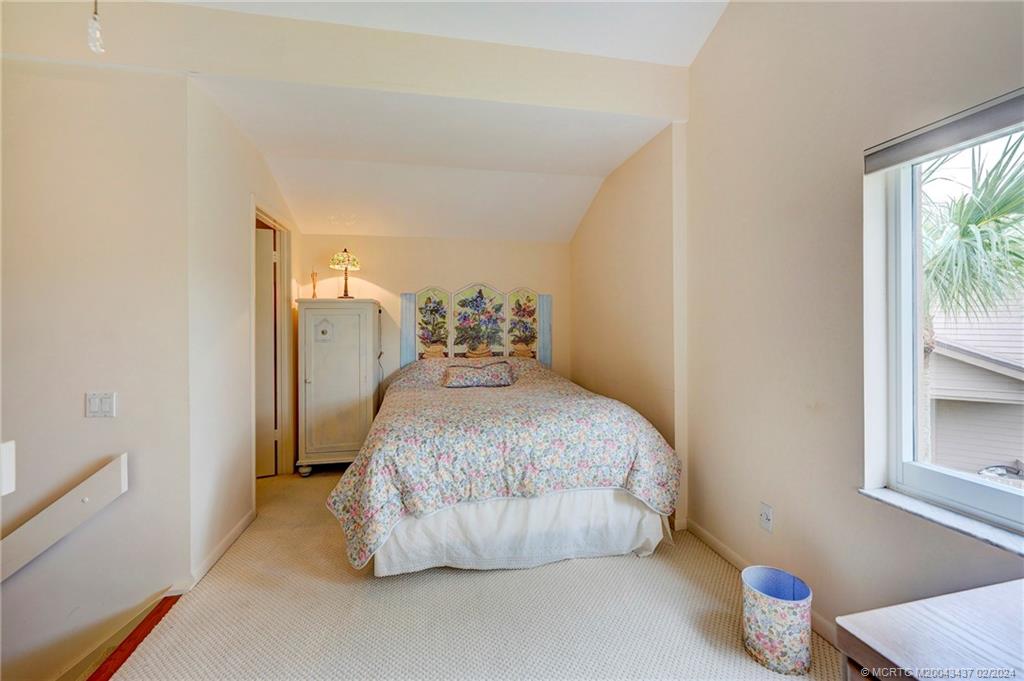 233 NE Edgewater Drive 201