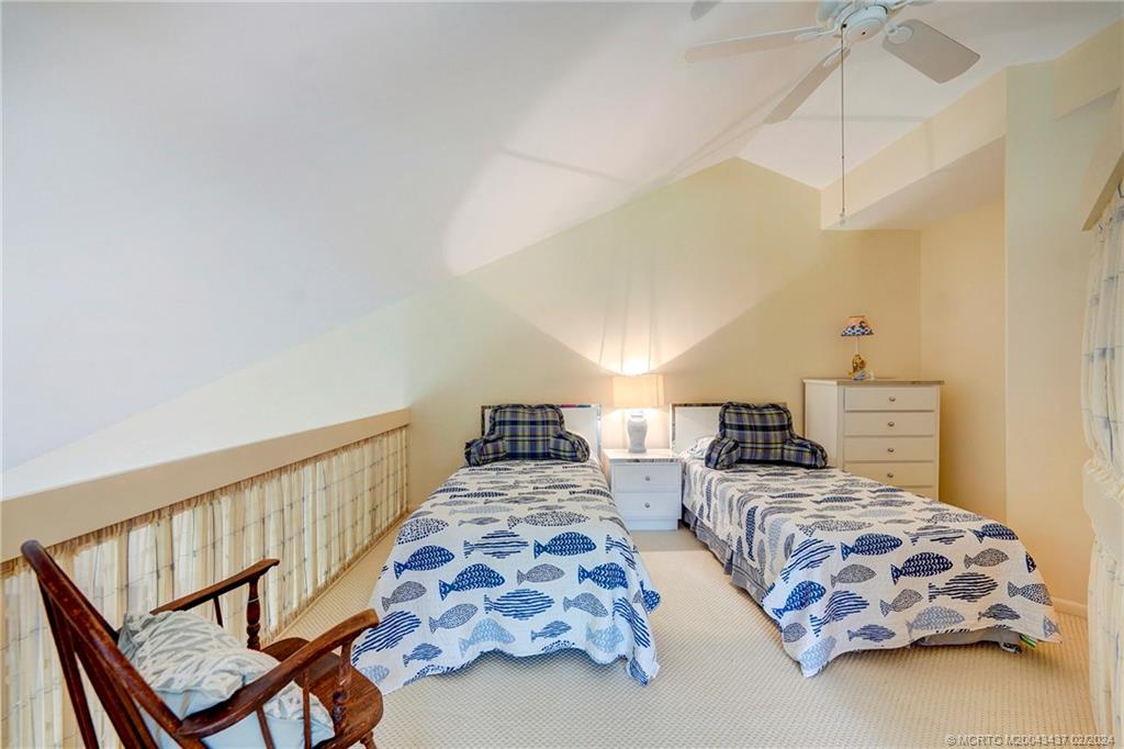 233 NE Edgewater Drive 201