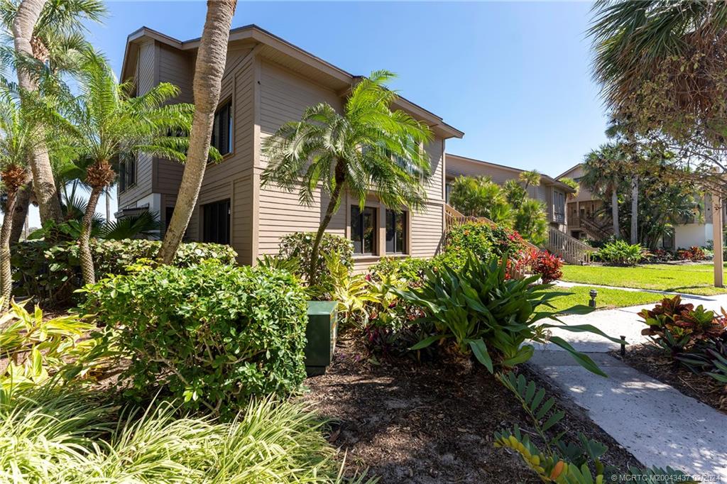 233 NE Edgewater Drive 201