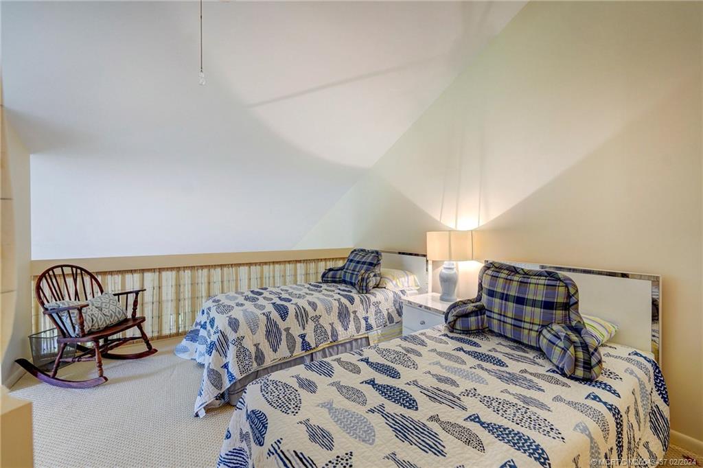 233 NE Edgewater Drive 201