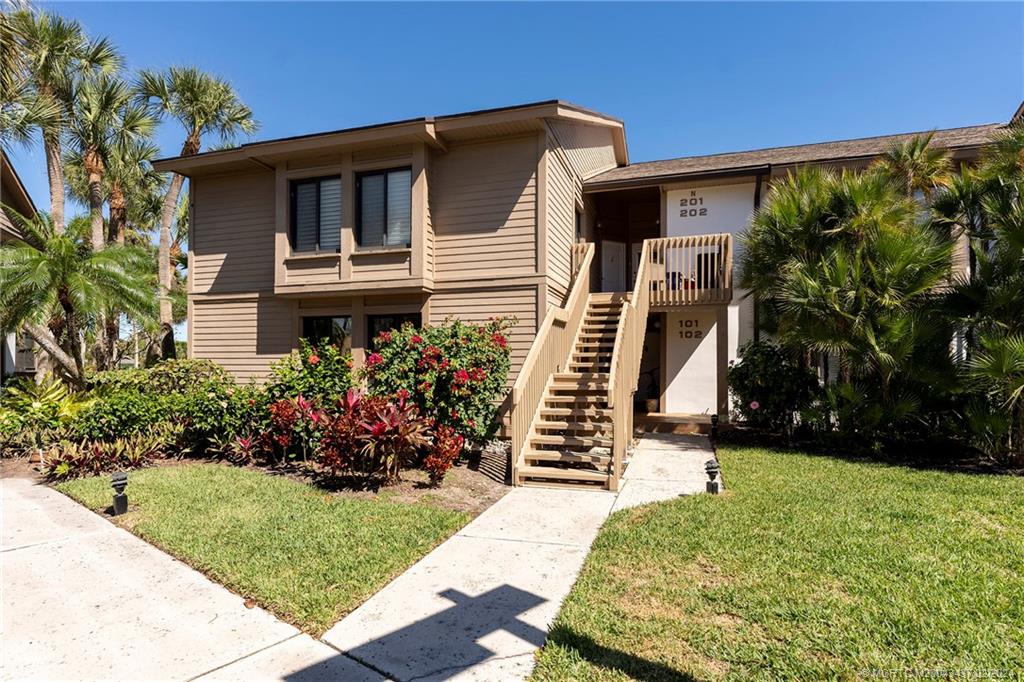 233 NE Edgewater Drive 201