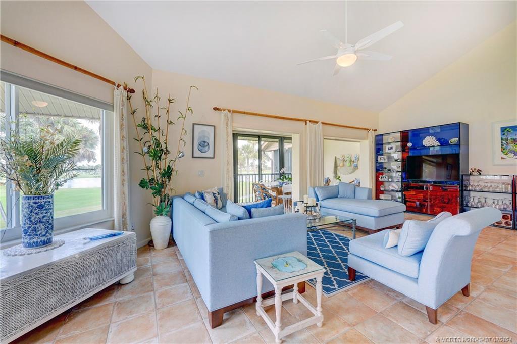 233 NE Edgewater Drive 201