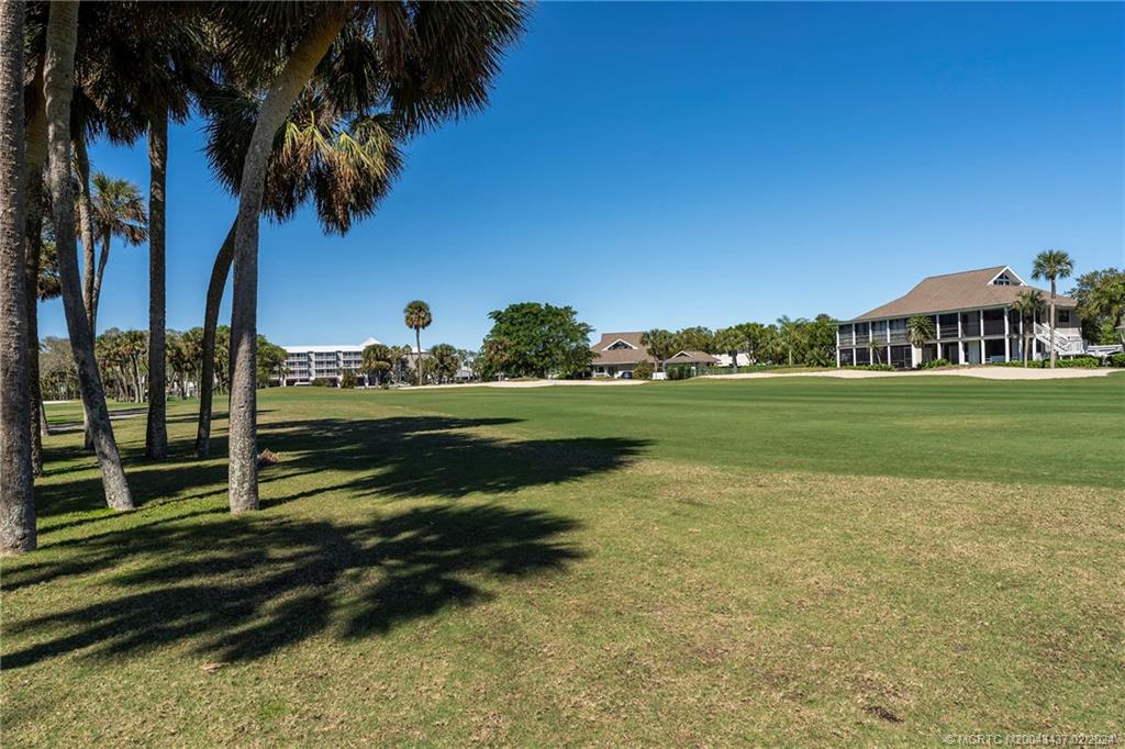 233 NE Edgewater Drive 201