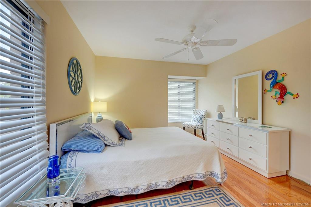 233 NE Edgewater Drive 201