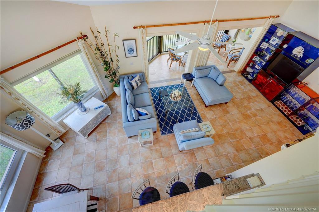 233 NE Edgewater Drive 201