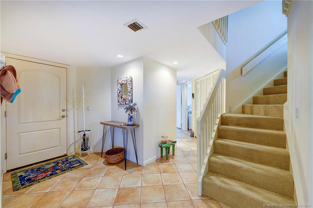 233 NE Edgewater Drive 201