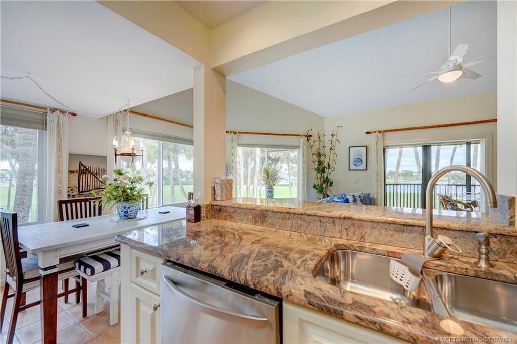 233 NE Edgewater Drive 201