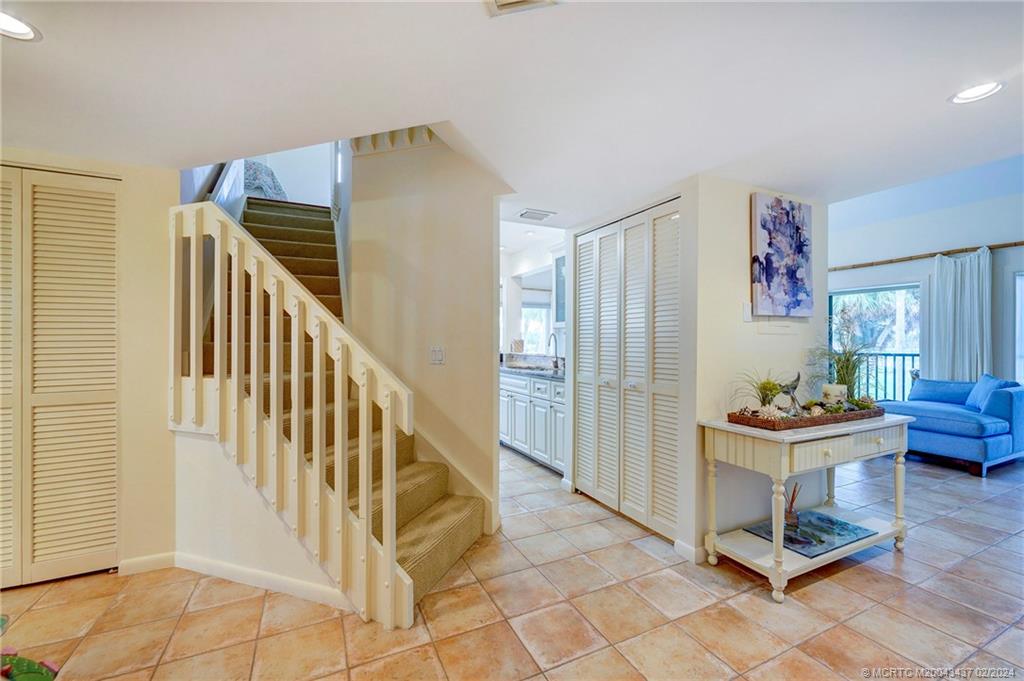 233 NE Edgewater Drive 201