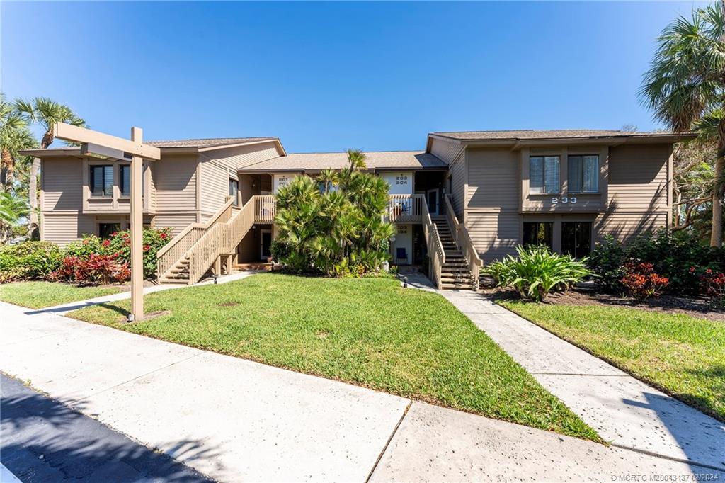 233 NE Edgewater Drive 201