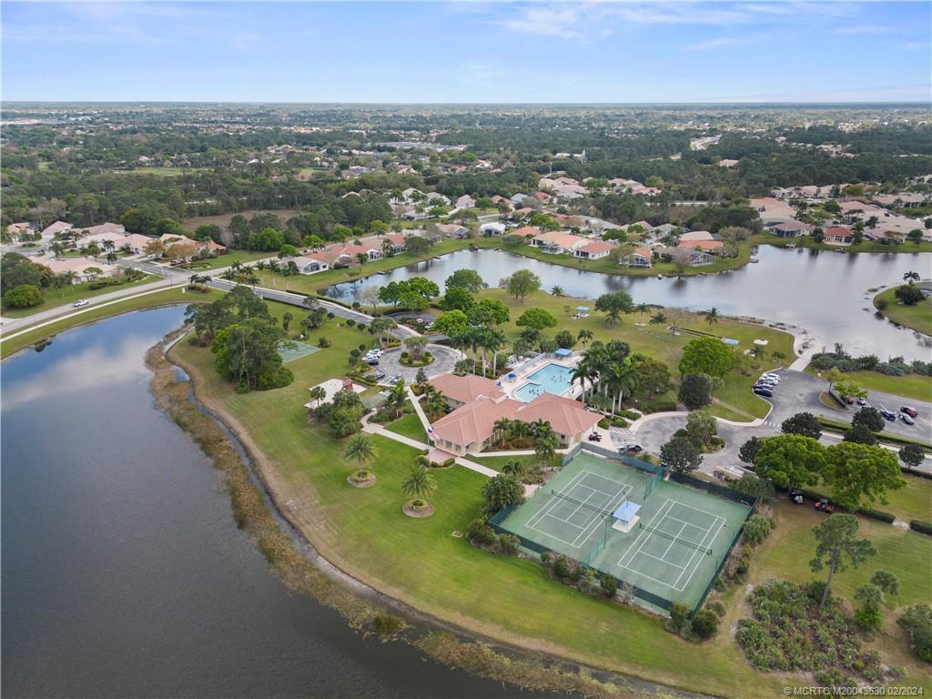 668 SW Treasure Cove