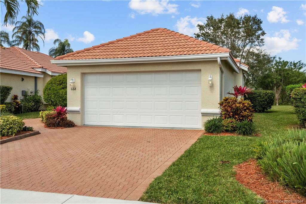 668 SW Treasure Cove