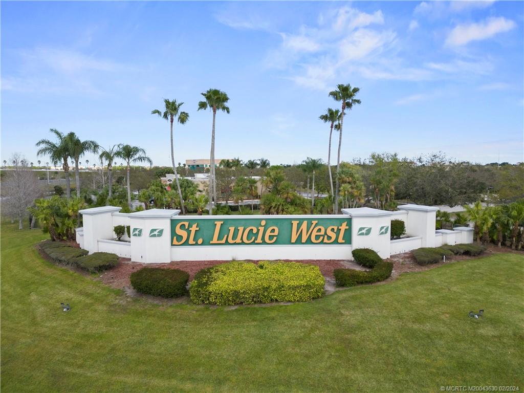 668 SW Treasure Cove
