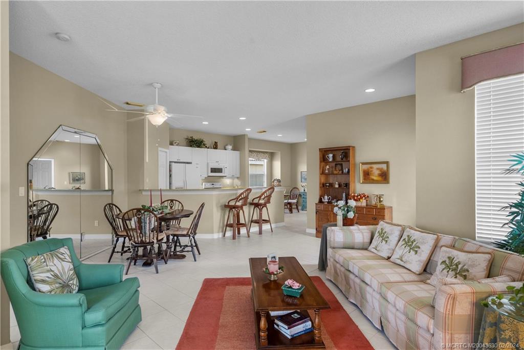 668 SW Treasure Cove
