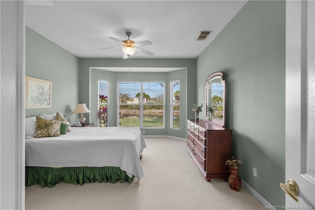 668 SW Treasure Cove