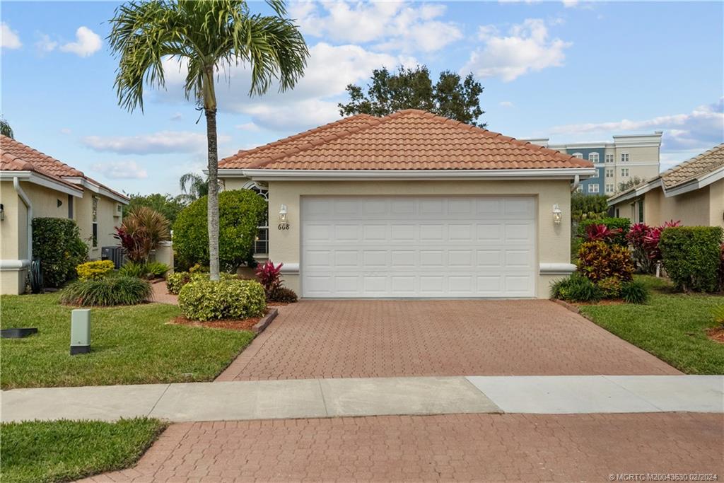 668 SW Treasure Cove