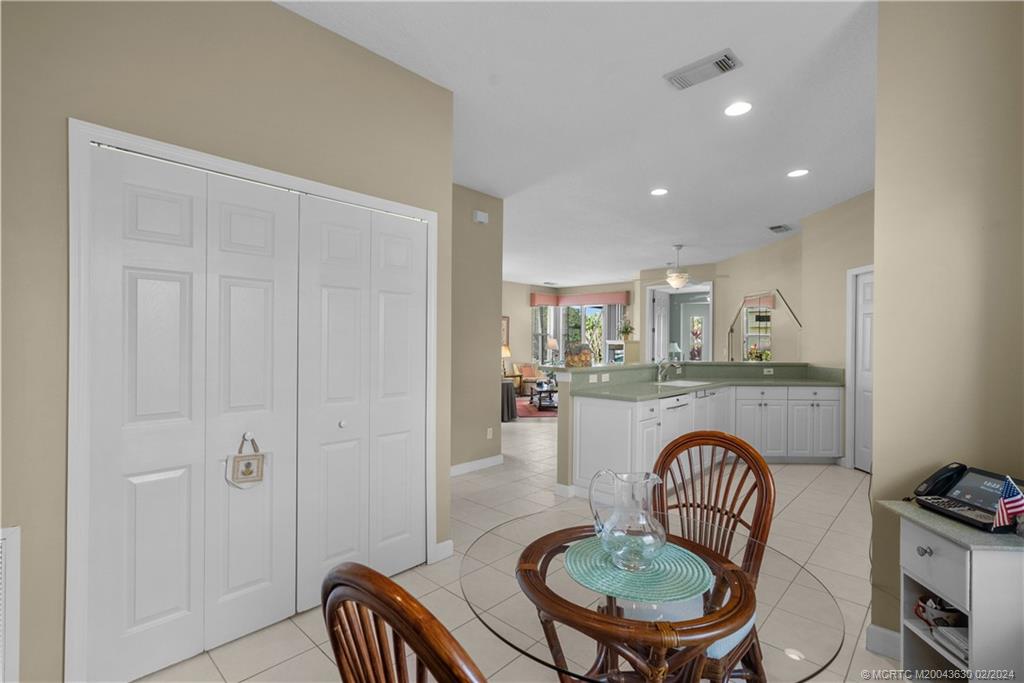 668 SW Treasure Cove
