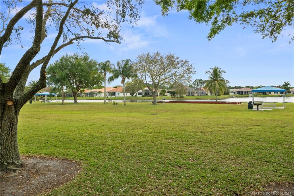 668 SW Treasure Cove