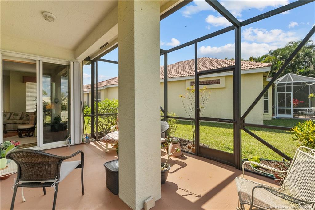 668 SW Treasure Cove