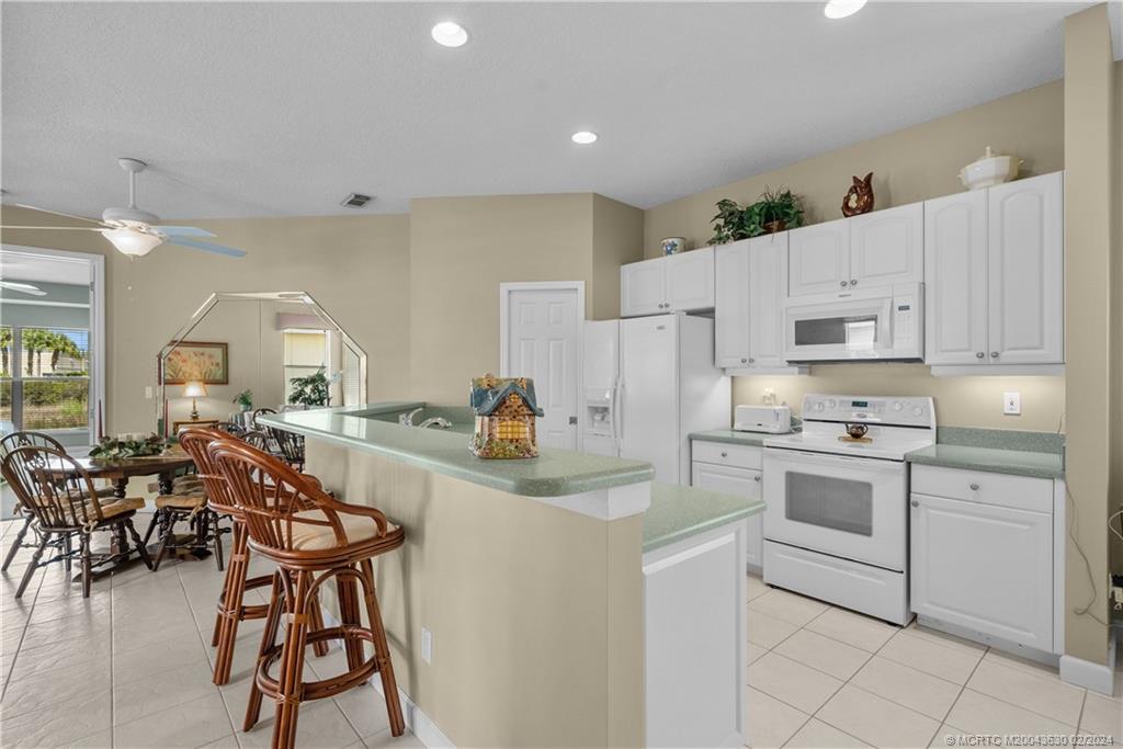 668 SW Treasure Cove