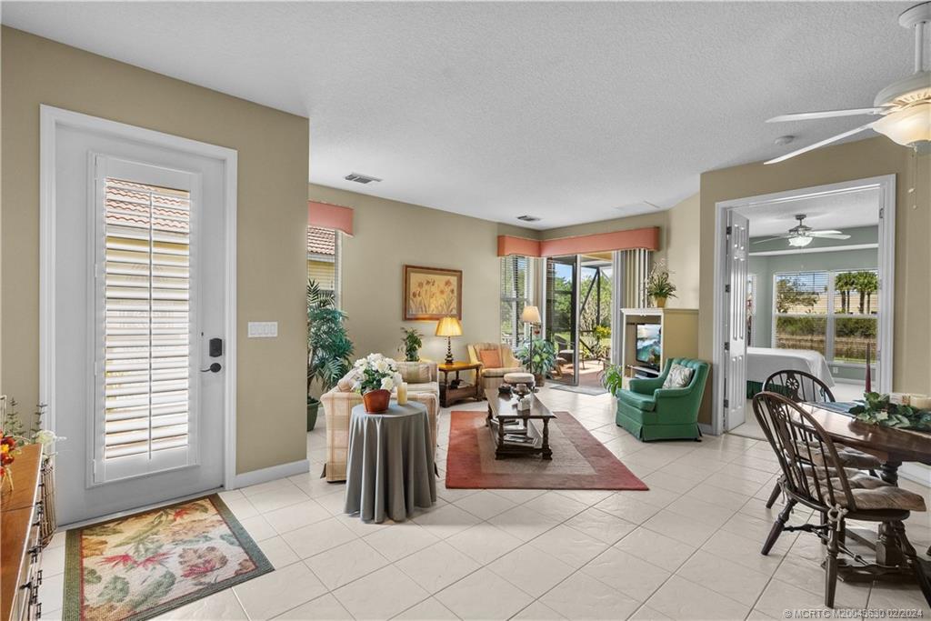 668 SW Treasure Cove