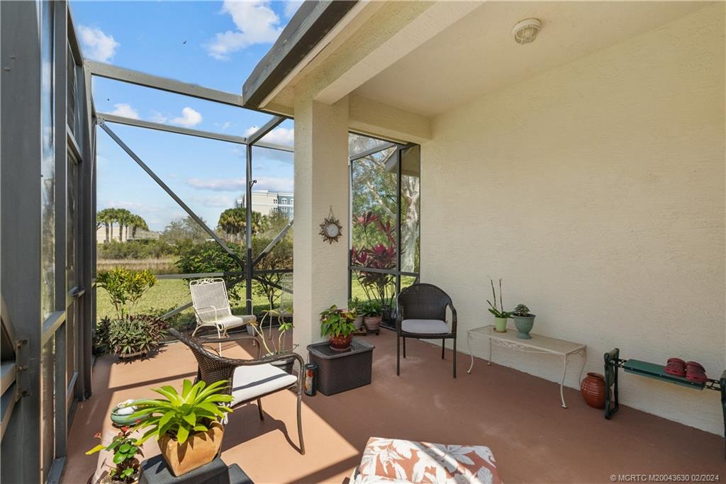 668 SW Treasure Cove