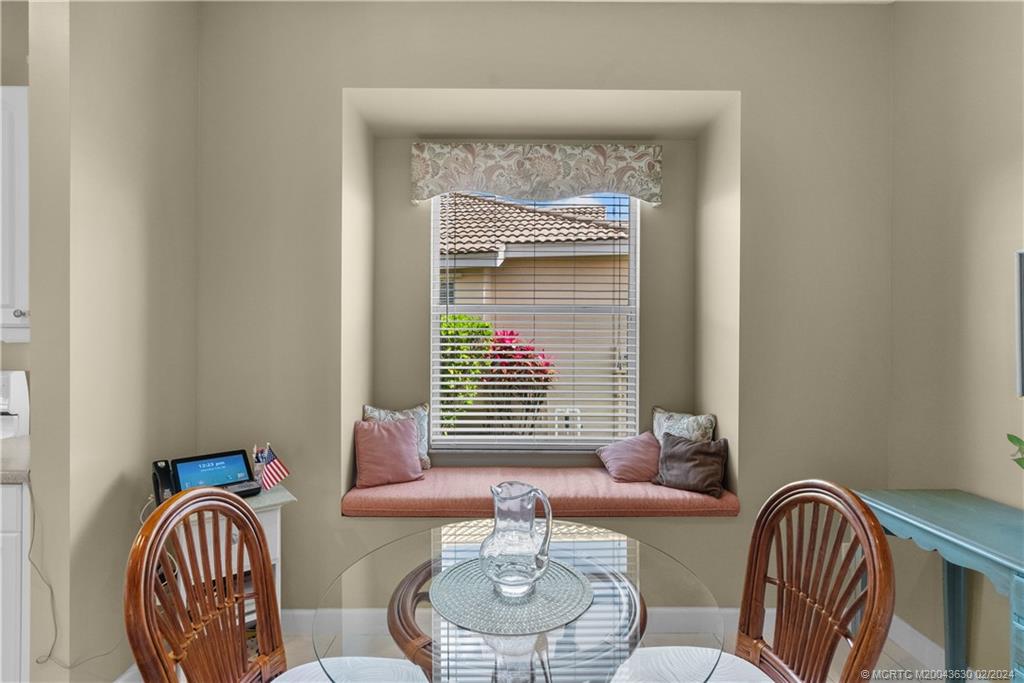 668 SW Treasure Cove