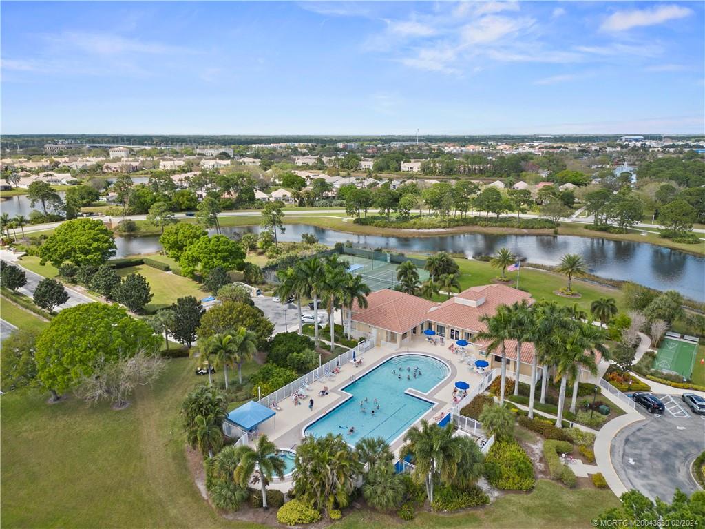 668 SW Treasure Cove