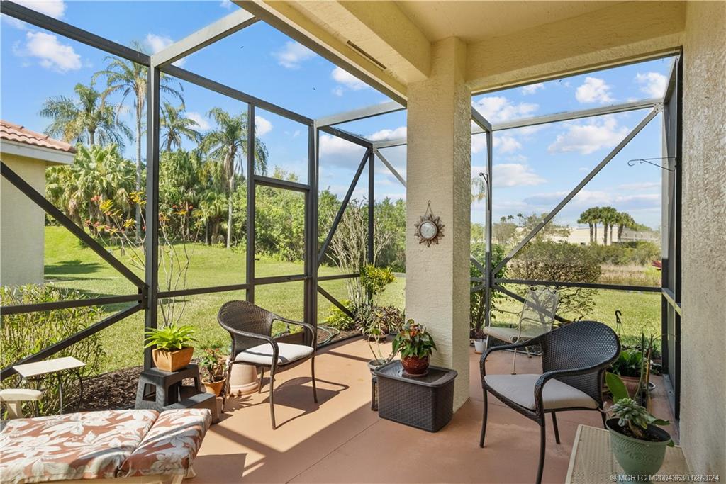 668 SW Treasure Cove