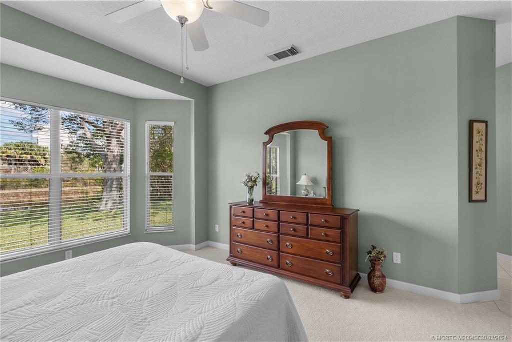 668 SW Treasure Cove