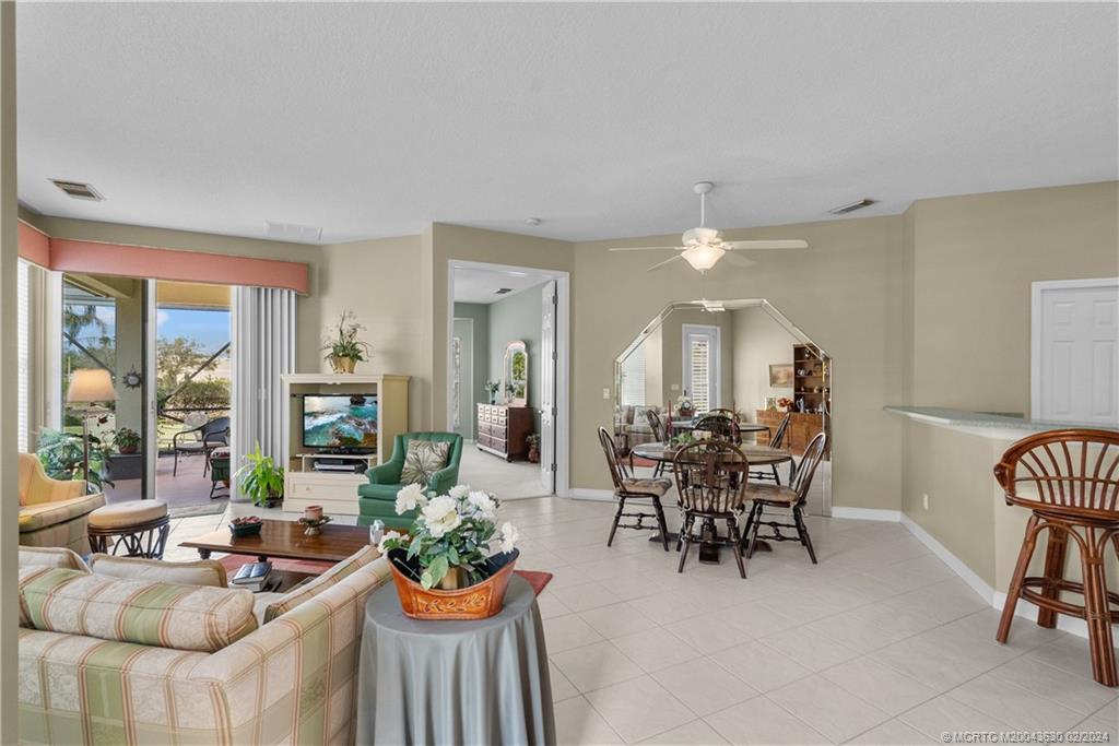 668 SW Treasure Cove