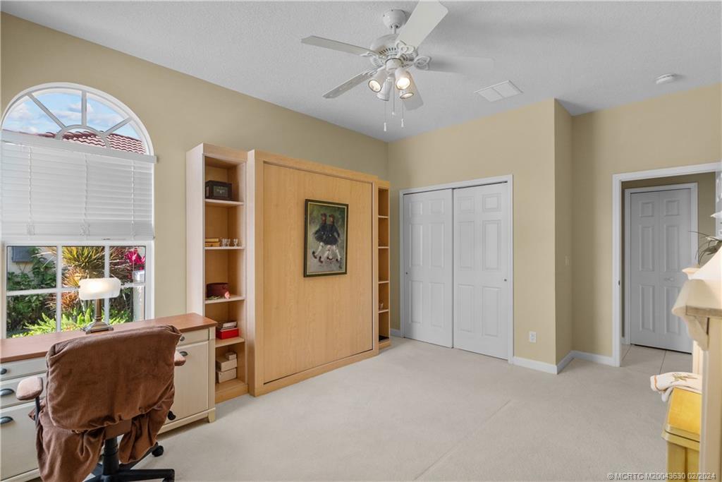 668 SW Treasure Cove